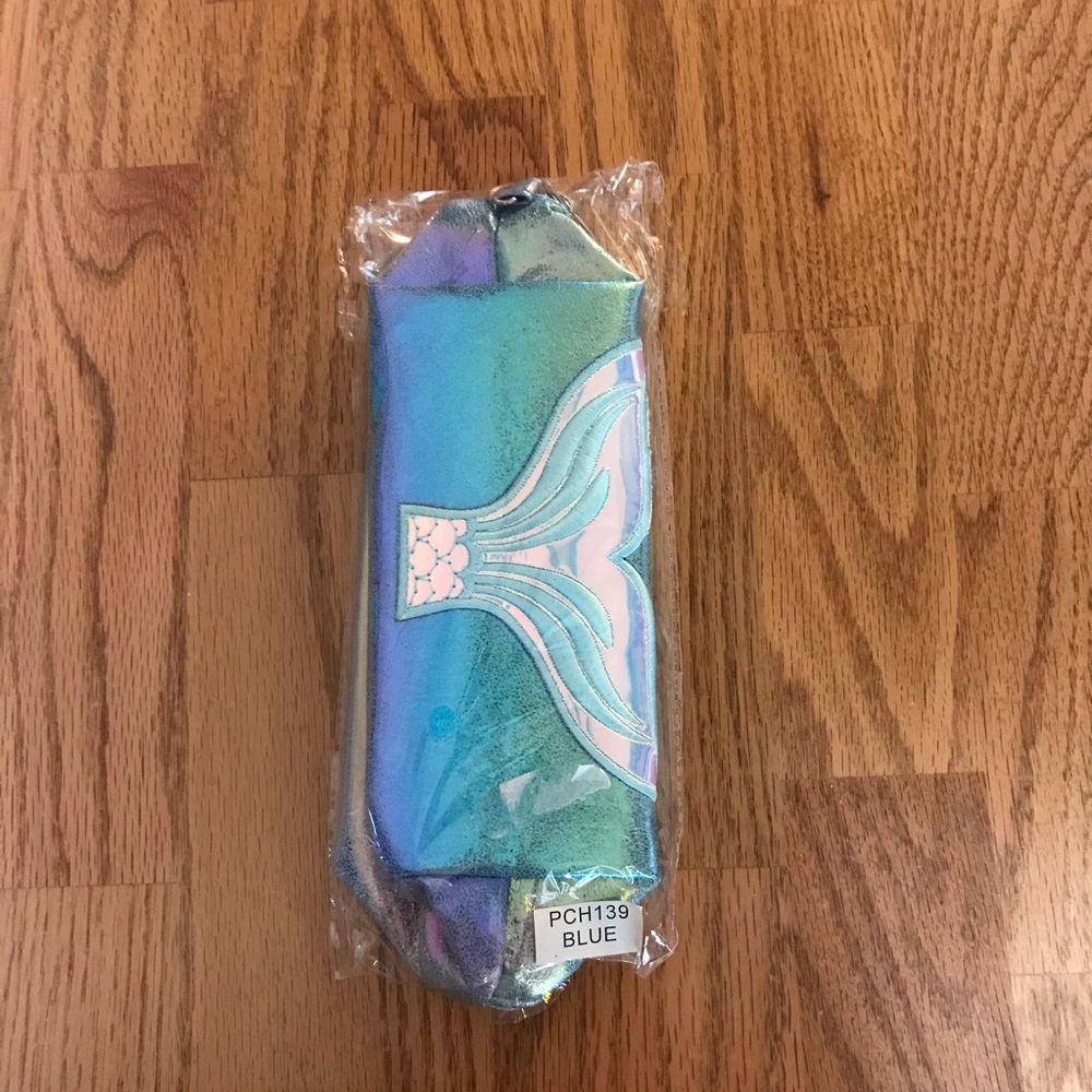 NWT LOF Mermaid Fin Blue Wristlet/Bag - Picture 16 of 16